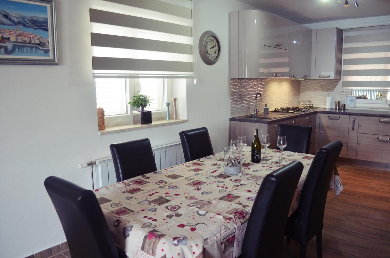Apartments Rina - Kneze Račišće Εξωτερικό φωτογραφία