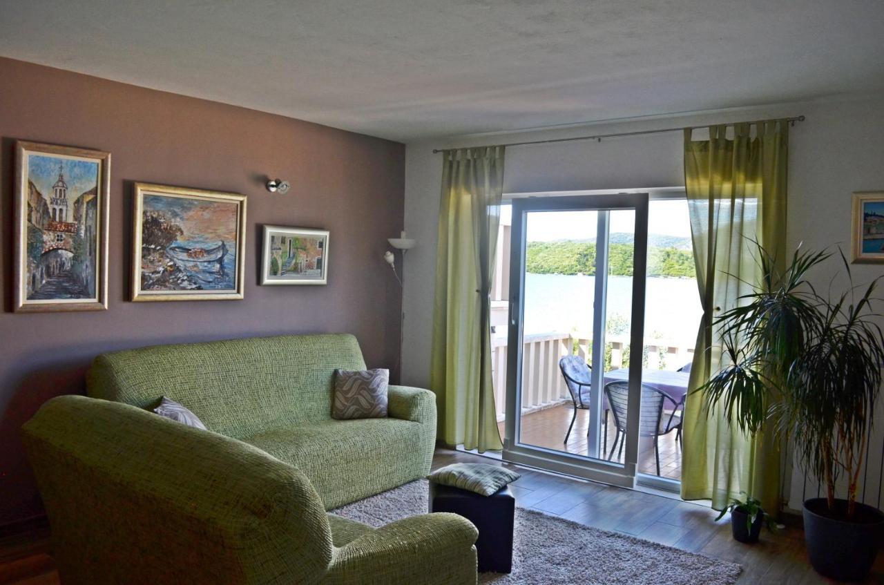 Apartments Rina - Kneze Račišće Εξωτερικό φωτογραφία