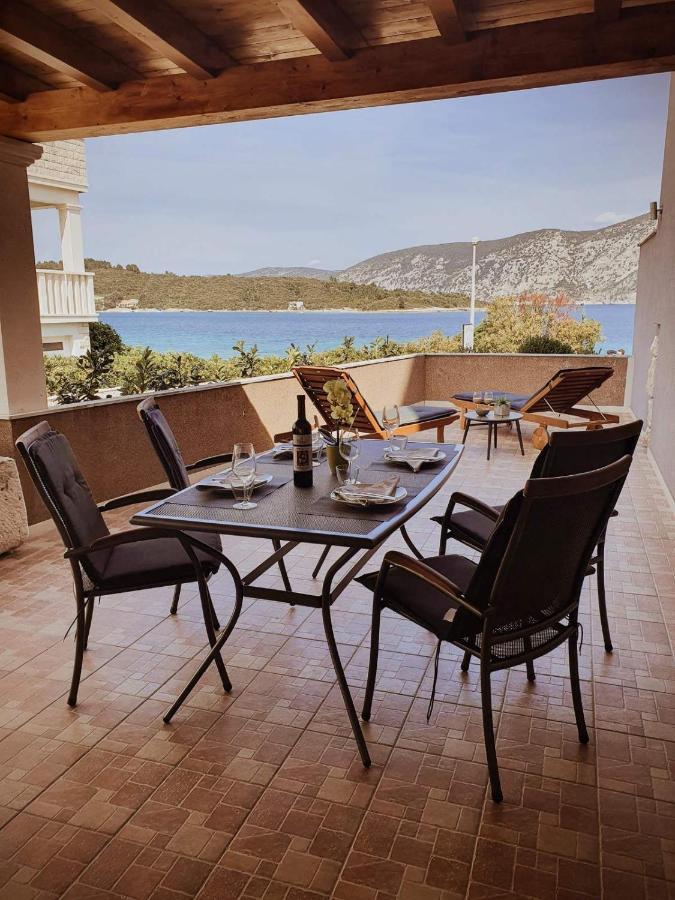 Apartments Rina - Kneze Račišće Εξωτερικό φωτογραφία