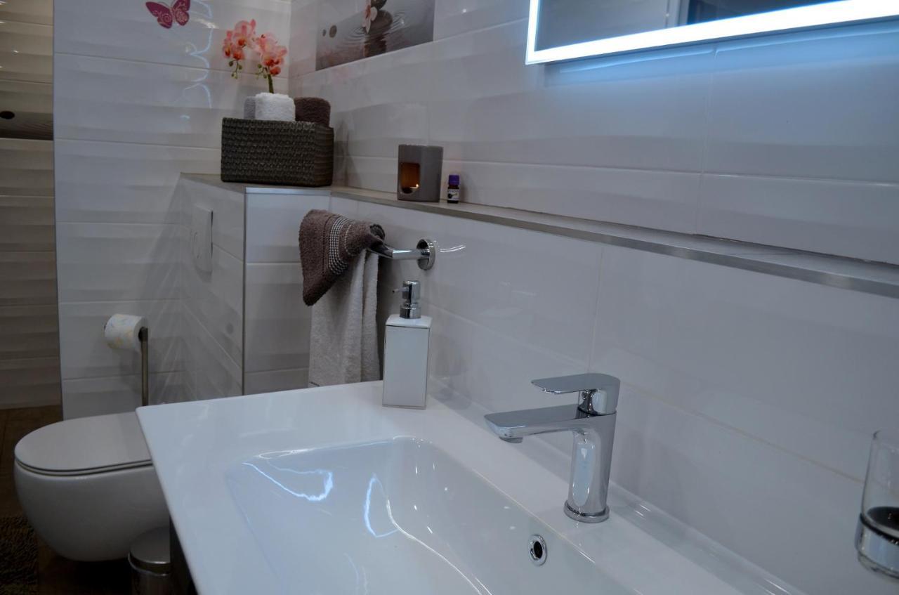 Apartments Rina - Kneze Račišće Εξωτερικό φωτογραφία