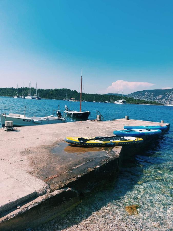 Apartments Rina - Kneze Račišće Εξωτερικό φωτογραφία